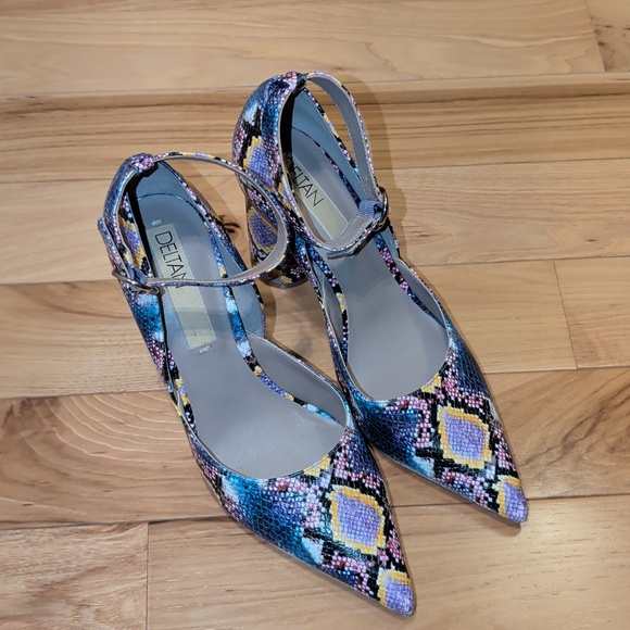 Multicolor Snakeskin Pointed-Toe Round Heel Pumps - Picture 2 of 7